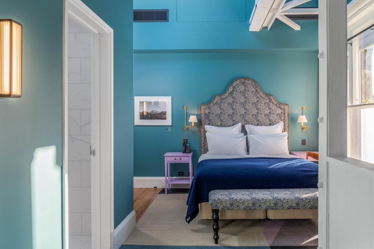 The Observatory Hotel Крайстчёрч Экстерьер фото A bedroom at the hotel