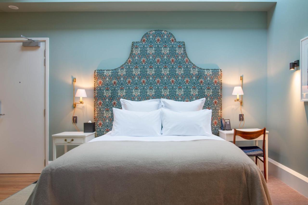 The Observatory Hotel Крайстчёрч Экстерьер фото A bedroom at the hotel