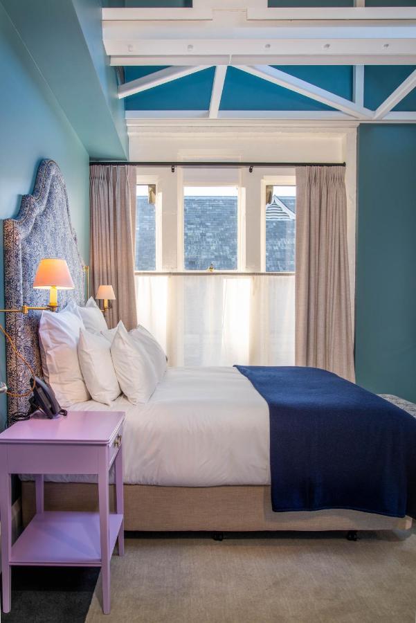 The Observatory Hotel Крайстчёрч Экстерьер фото A bedroom at the hotel
